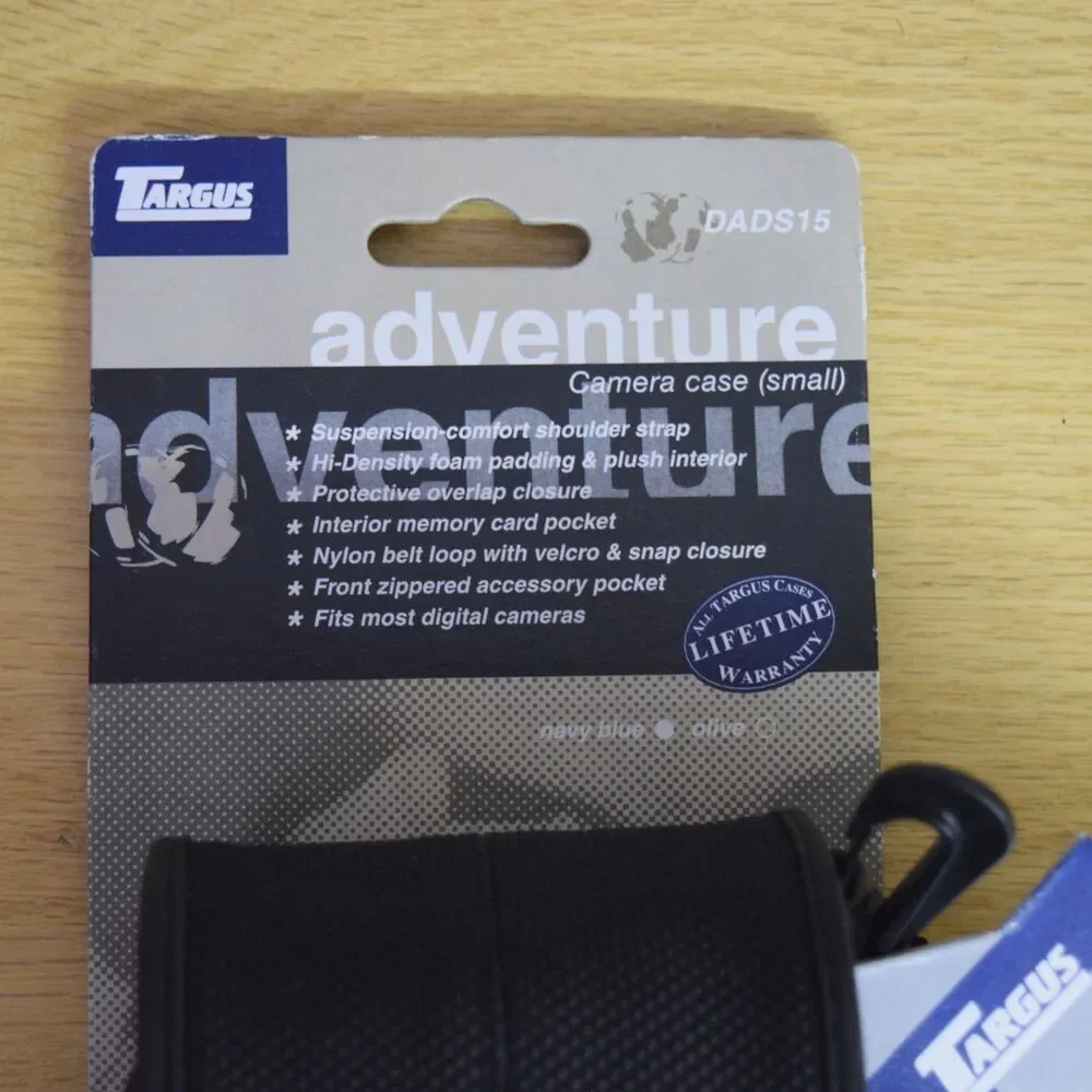 Targus Adventure DADS15 2001 Camera Case  New  Small Digital Shoulder Strap Belt
